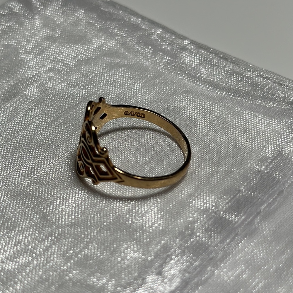 Vintage Avon Gold Tone Ring - Picture 3 of 4